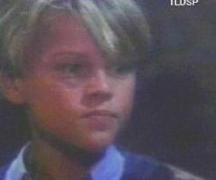 Если считать теле-сериалы, то у ДиКаприо первый фильм в 1988 году (сериал "Санта-Барбара"), а если кино, то "Зубастики-3" 1991 г.