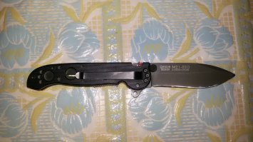 Мой CARSON на каждый день. Хорошо держит заточку. Иногда правлю на алмазном бруске (раз в пол года). Точил только один раз.