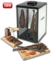 Да, и сушка: не уверен, что ваша квартира настолько стерильная, что в ней нет мух, так что я крайне рекомендовал бы именно "ящик для сушки билтонга":



Фактически, это коробка с пропеллером наверху, в которой продувается воздух, выходя через нижние отверстия. Даже без лампочки (т.е. нагрева). Сможете сделать сами - ради бога, пропеллер можно взять от блока питания, кулера и т.п. (для билтонга поток может быть любой).

Когда вы повесите билтонг, он 100% будет течь, так что дополнительный бонус ящика - чистота квартиры :) Положите на дно несколько салфеток и периодически меняйте.