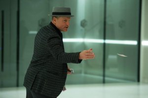 на Вуди Харрельсона или похож или Вуди гораздо старше чем в официальных источниках