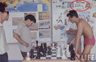 А санаторий-то явно непростой, интуристовский. Ну или спецом для фотографа показуху сделали:)