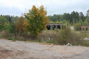 Кстати по теме:

Я очень уважаю Пу
Но с заброшками в стране идиотизм. Есть куча руин, они разрушаются, их разбирают за бюджетный счёт когда там гибнут подростки, стоят уже по 20 лет пустые, растаскивают их на метал и битый кирпич

Но су...а ! Купить их нереально !!!
20 лет несут ахинею из телевизора про развитие мелкого бизнеса, кредиты и прочую красивую дурь - а продать заброшку за деньги доступные рядовому рабочему НЕ ХОТЯТ твари. Пусть сгниёт и рассыпятся но нельзя !!! Гараж капитальный стоит как однушка, рядом десятками разрушаются корпуса бывших казарм, коровников, цехов и целые ряды брошенных гаражей предприятий. Только ворота поставить - но нет !!! По кадастру земля стоит сотни тысяч рублей за пятачок 6х8 !!! 
КАК ?!!
Какого хрена власть предпочитает взрывать, и-или за свой счёт разбирать руины вместо того чтобы продать или сдать за символическую плату реально мелкому бизнесу ? Банальному работяге желающим наладить микро-автосервис по срочному ремонту мелочевки на древних ВАЗах скажем ??! 
Да для бизнеса налоги норм 13% ... а по факту там поборы такие что работать с прибылью менее 100 % от вложения невозможно ! Всё сожрут левые поборы и обдираловка + взятки всяким там пожарникам к примеру, с их идиотскими требованиями типа убрать решётки с окон полностью, а менты при этом требуют чтобы решётки поставили. и без взятки проблема не решаемая - решётки с замками пожарников тоже типа не устраивают. И такой мелочёвки... меньше 2 лямов рублей вложений не выйдет даже для ларька по ремонту обуви !!!

А ещё при приватизации уроды и ворьё скупали ваучеры за копейки. 
И так-как рядовые граждане не могли пойти и купить акции ... а ведь за один ваучер можно было до 700 акций газпрома получить на самом деле !!! Без шуток.
Так эти уроды скупили доли в предприятиях а после банкротства забрали себе огромное количество городских земель по всей стране вместе с зданиями на них. Они сидят как собаки на сене, большая их часть сидит в городских и прочих администрациях изредка продавая выгодно куски земли под застройку, и не рубля не платя налогов за эти земли.
 У нас долг больше чем за 3 года взять нельзя, а сидя на тёплых местах или имея знакомства это значит что они вообще ничего не платят - просто так забрать всё это у них нельзя по закону, либо сильно сложно в реале. 
Щас правда земли сельхоз назначения могут отнимать если не используются, но это опять-же не ударило по ворью, про их земли как бы забыли, ибо они негде не числятся, и их органы как бы .. не находят типа.
 А просто забрать земли не найдя владельца не выйдет - владелец не фига не платя обратно отсудит у новых хозяев в случае продажи.

Уроды, воры и сволочи.