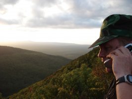 дополню немного своих фото с Итурупа.
Связь с миром только на вершине. Сотовый телефон еле берет. Но с трудом созванивались с "большой" землей и с островом Сахалином