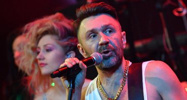 Шнур понял что надо под хипстера косить тогда и деньги будут водится.