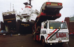 В 80-х возили "Жигули" пароходами в Европу и в Канаду. В Балтийском Морском Пароходстве были суда, которые на постоянных линиях стояли, делали одни и те же рейсы.