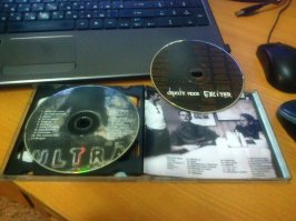До сих пор живые audio cd, иногда играют и поют.
