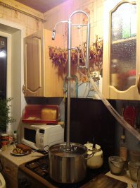 одна перегонка
отбор голов и хвостов
чистейший продукт практически без запаха 
крепость 80 градусов
--------------
далее-настаивание на чём угодно не менее двух недель