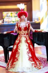 Свадебный наряд казахской невесты .......................