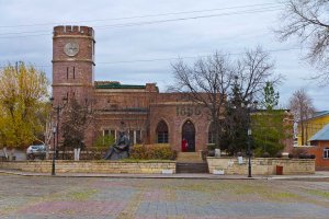 Оренбург. Основан в 1743 году. Улица Советская, пешеходная зона. На последнем фото здание бывшего лётного училища, в котором учился Ю.А.Гагарин...