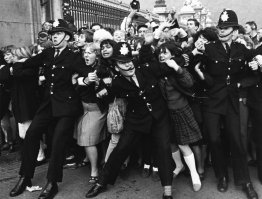 Лиза, какой же Лондон 60-х без Битлз и битломании?