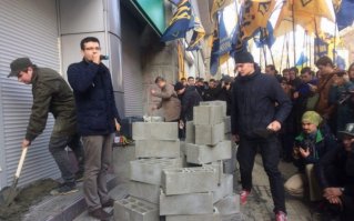 детки выросли и научились понастоящему блокировать