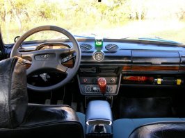 Вот салон  батиной "шохи".Из первых партий 76 г. Велюр на сидухах и на дверных картах смотрится до сих пор как новый.