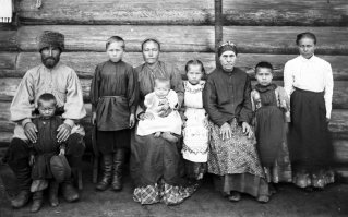 А я думаю, что это в дореволюционных деревенских семьях так много детей было ? А они не тратили 3350 часов на бритье.