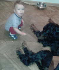 Это мои - внук и пёс.