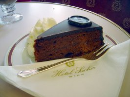 А что так развеселило?
wikipedia:
 Зáхер  (нем. Sachertorte)   шоколадный торт, изобретение австрийского кондитера Франца Захера. Торт является типичным десертом венской кухни и вместе с тем одним из самых популярных тортов в мире.
А в остальном... как сфотографировали...