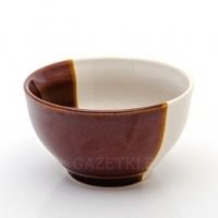 думаю что тарелки все же нужны что бы правильно видеть порцию. да и в тарелке легче определять объём на глаз. я дома ем всегда из большой тарелки что бы глаз цеплялся что она большая, тогда всегда еды накладываю поменьше. а для жидкого купил небольшую пиалу.