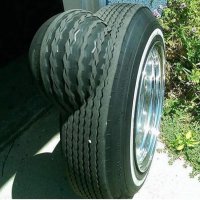 Прям набор политехнического размножения...
То катер на лодочку. То вот редкий кадр - как размножаются колеса. :)