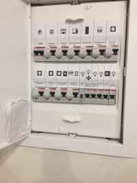 1 - согласен на 146%
2 - про сечение правильно, но у меня ушло в общей сложности 1200 метров кабеля, потому что весь свет проходной, на каждый прибор на кухне свой дифавтомат, нету распаечных коробок, так же свет в каждой комнате на отдельном автомате и розетки по комнатам. 

А в целом все правильно)