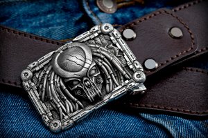 Да, без опыта и мастерской такое не сделаешь.    Но парень просто разработал/смонтировал/обработал.  Там опыта большого и инструмента много не надо.    Редко кто делает полный цикл (разработка/моделирование/прототипирование/литьё/обработка) Вот для этого надо и опыт и мозги и сноровка. Внизу фотка нашего (почти полный цикл, только литьё на стороне)