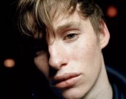 10  новых кинозвезд с самой запоминающейся внешностью