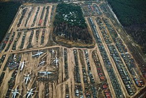 Сейчас этой свалки уже нет. Украинцы растащили все, даже то что светилось, так что счетчики зашкаливало.