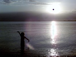 на первом фото доча в г.Балхаш, а на втором рыбалка в Мынарале, где сейчас живу и работаю ...........