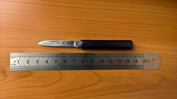этим ножом вскрыты десятки банок с тушняком и сгухой, а штык-ножом - лишь однажды. этим ножом производился мелкий ремонт обмундирования и бронетехники, штык-ножом никогда. догадаетесь, почему?
