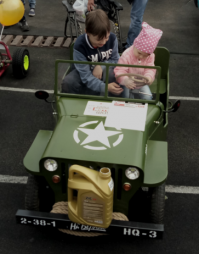 Похож? это на Байкал-Мотор-Шоу в этом году, у него внутри ДВС, и вполне себе рабочий автомобильчик...