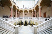 А вот это - НЕ ГЗ! Это холл журфака МГУ, на Моховой.