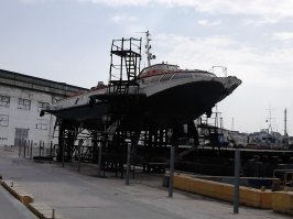 У нас в Севастополе, на 223 причале, вот уже как лет десять ржавеет Комета. Не нужна она кому. Извините за качество фото, с мобилы фоткал