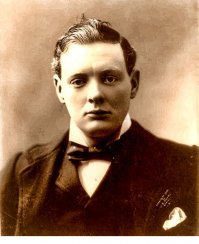 Вообще-то Уинстон Черчилль родился в 1874-м году, и в 1900-м году ему было уже 26 лет.
Кстати, сохранились фотографии Черчилля, официально датированные 1900-м годом