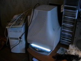 Ну слава богу хоть кто-то додумался нормальный сканер сделать с монитором в крышке, а то у нас в конторе уже 4-ре сканера раздавили, все по старинке печатают