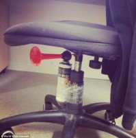 Поменять на газовый баллончик и и пристроить пьезо-зажигалку