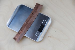 >Почему не показали что стало с пилой
А что с ней должно стать? Расход указан. На глаз он даже не виден. Вот пила после работы, взвешиваем, чтобы вычислить расход