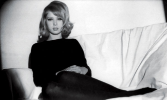 Может он предпочитал пирог с друзьями , чем дерьмо в одиночку.)) А насчет страшненькой ты погорячился.