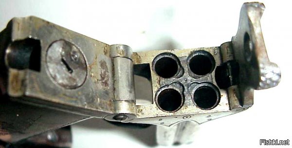 Вариантов запирания блока стволов у Дерринджеров много











Главная фишка Дерринджера  - поочередная инициация капсюля: перемещением ударника/бойка в вертикальной (очень редко в горизонтальной) плоскости для двухзарядного, или вращением бойка для двух-четырехзарядного.