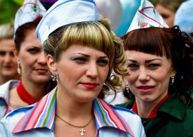Да ну ,не знаю, все эти конкурсы на зоне - херня полная, бабы страшные , в жюри местные мусора, ну а мода  как мода - говно. Зачем это вообще - загадка. Не пишите только, что это путь к исправлению. А вот это фото , к меня вообще тревогу вызывает....ВЗГЛЯД !