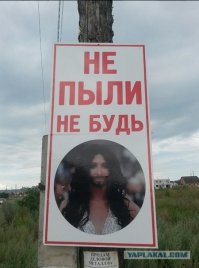 Обочечники не сильно мешают, покуда они на обочине, но они начинают влезать в ряд и тормозят всех безумно. Чётко отметил это на таком случае.
На дороге 3 полосы в одну сторону. На самой крайней ведется ремонт.
Угадайте на сколько снизилась пропускная способность дороги. Логично было-б сказать на 1/3. А вот и нет, на 70% примерно. Как так? Ведь 66% дороги вообще не тронуты?
Просто весь первый ряд, подъехав к месту ремонта ползет во второй ряд. И не то что-б блокировали насмерть, но скорость потока во втором ряду упала раза в 4. А особо умные из второго ряда ползут в 3-й, и там тоже чуть-чуть снизилась пропускная способность.
В итоге, если это была-бы просто дорога на 2 полосы, то скорость резко возросла. Обочечники создают эту самую добавочную проблемную полосу, и удивляются, что их не любят, они-то думают какое нам дело. Самое прямое!