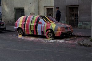 Тут на фишках был пост про БМВ который точно также разукрасили, но только с бОльшим вкусом =)