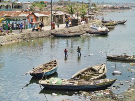 вот еще несколько фоток этой дивной страны... и ссылка на несколько статей известного блогера, который там был в 2014г. (сейчас правда сидит в тюрьме Азербайджана)