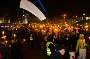 А еще:
11. Эстонцы любят фашистов
12. Русских прошлого считают оккупантами
13. Русских настоящего считают врагами
14. Вступили в антироссийский военный блок НАТО 
15. Постоянно требуют усиление санкций против России