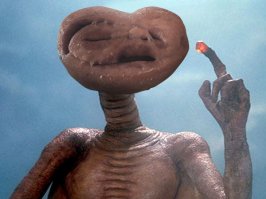 Художник видит лица в предметах и рисует по ним персонажей