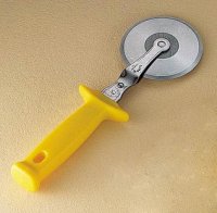 Только обычным ножом так нарезать для себя неудобно, нужен круглый.