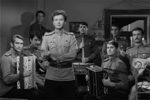 Поющую эскадрилию забыли совсем, не могу кого то отдельно выделить все сыграли блестяще