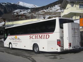 А где тут прикол? Штатный дополнительный багажник, за отдельную плату у дилера покупается. Может я удивлю, но такие и у автобусов бывают.