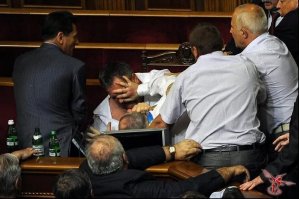 Совет для Голливуда: незачем больше тратиться на дорогостоящие декорации всяких там мрачных психбольниц!!! Снимайте просто в Хохляндии, в Киеве. В их Верховной Раде такое творится... Любое гнездо кукушки улетит, нахрен!