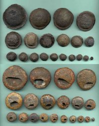 Монеты которыми расплачивался фараон были тоже из камня