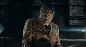 Гитлер, кстати, на Луну сбежал