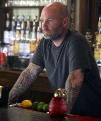 Менсон много где снимался. 
А Дёрста помню в Хаусе в роли бармена