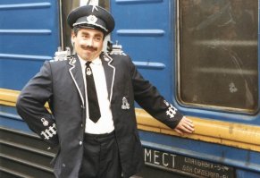 Она нальет тебе чаю в стакан